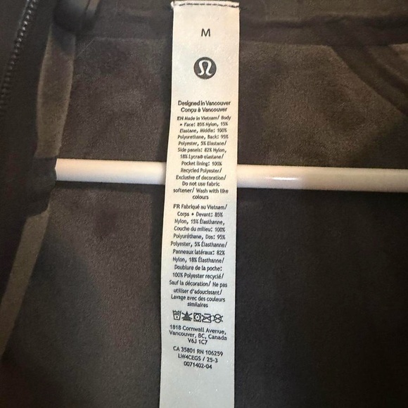 Lululemon cross chill performance jacket size medium. - Picture 3 of 4